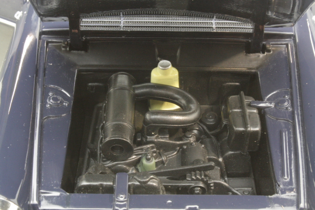 Peugeot 404 1965, tummansininen