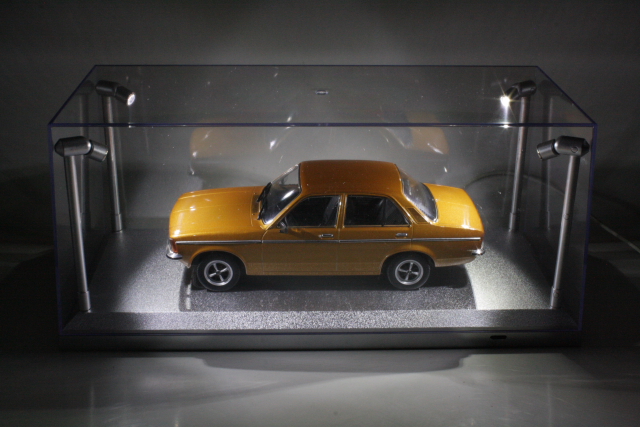 Plastic Showcase 1:18 with LED-lights