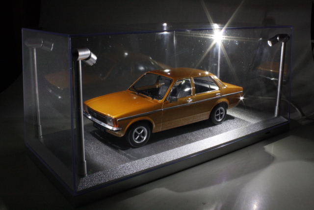 Plastic Showcase 1:18 with LED-lights