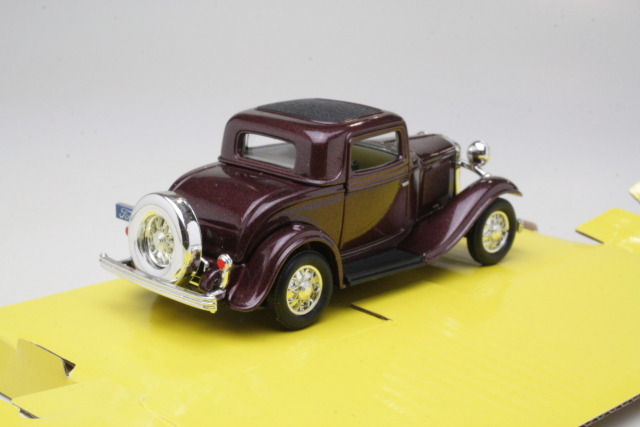 Ford 3-Window Coupe 1932, tummanpunainen