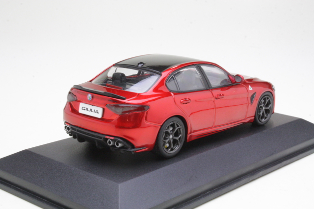 Alfa Romeo Giulia Quadrifoglio, punainen