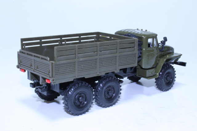 URAL 4320 1983, tummanvihreä