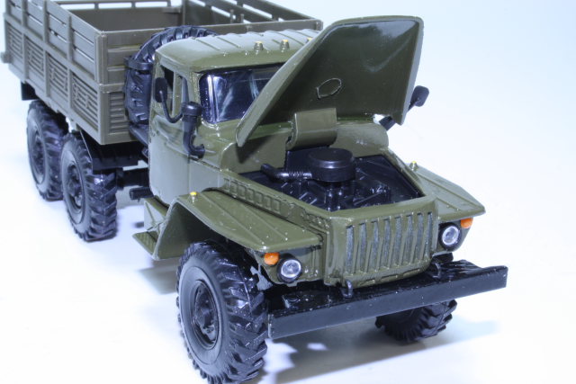 URAL 4320 1983, tummanvihreä