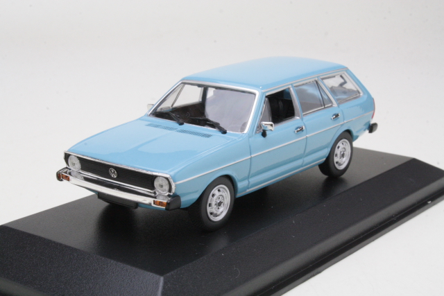 VW Passat Variant 1975, vaaleansininen
