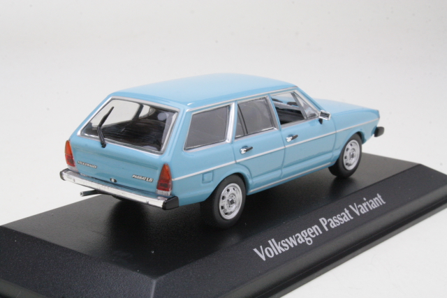 VW Passat Variant 1975, vaaleansininen