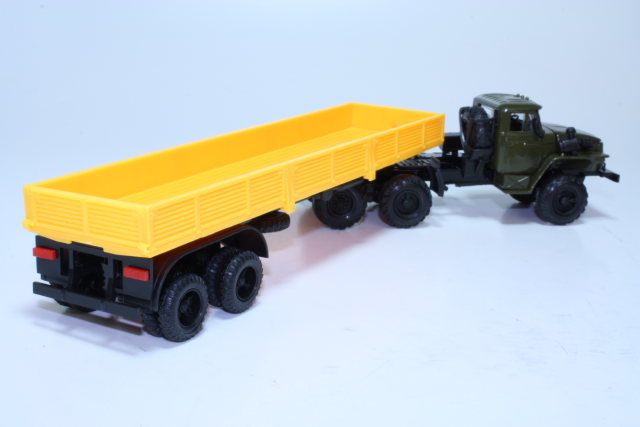 URAL 44202 1985 semitrailer, dark green/yellow