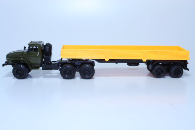 URAL 44202 1985 semitrailer, dark green/yellow