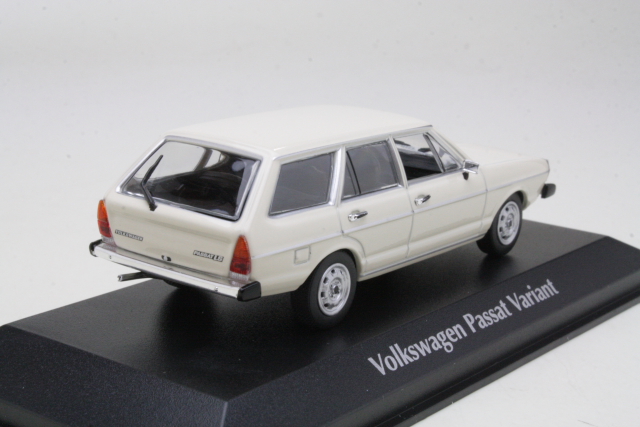 VW Passat Variant 1975, valkoinen