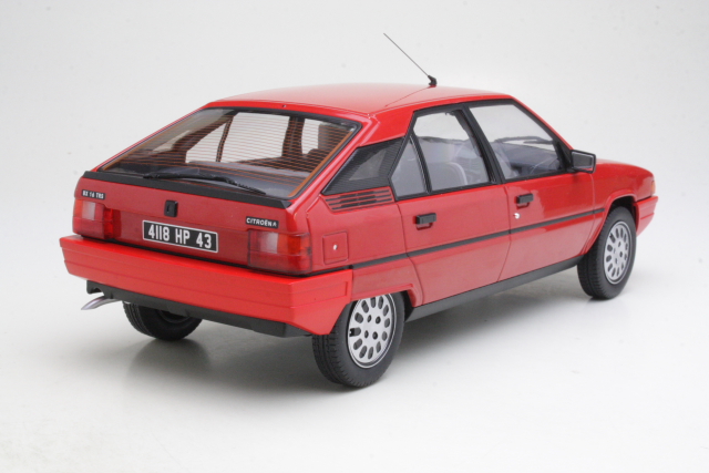 Citroen BX16 TRS 1983, punainen - Sulje napsauttamalla kuva