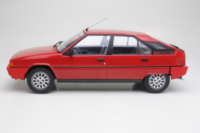 Citroen BX16 TRS 1983, punainen - Sulje napsauttamalla kuva