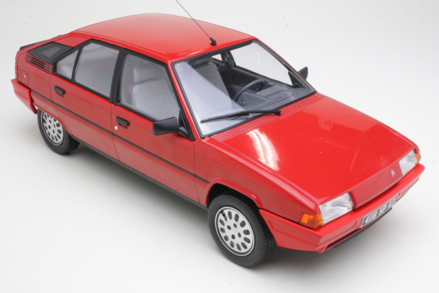 Citroen BX16 TRS 1983, punainen - Sulje napsauttamalla kuva