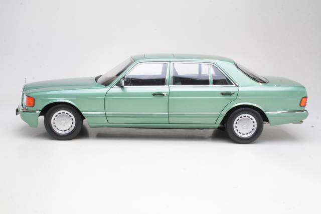 Mercedes 560SEL (w126) 1991, light green