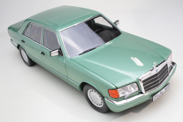 Mercedes 560SEL (w126) 1991, light green