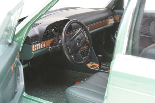 Mercedes 560SEL (w126) 1991, light green