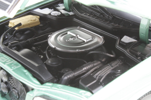 Mercedes 560SEL (w126) 1991, light green
