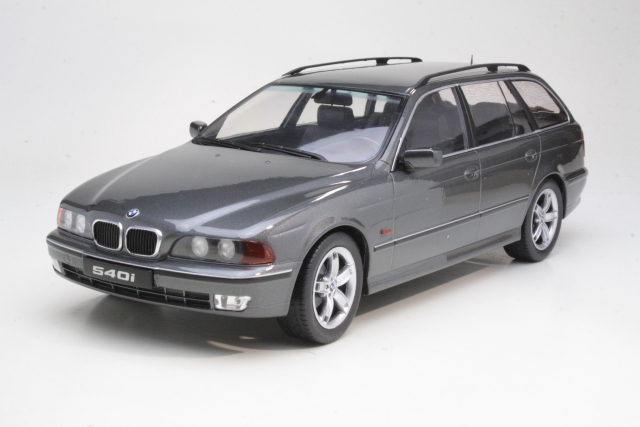 BMW 540i (e39) Touring 1997, harmaa