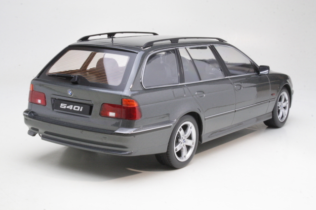 BMW 540i (e39) Touring 1997, harmaa - Sulje napsauttamalla kuva