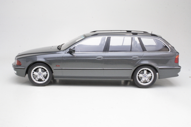 BMW 540i (e39) Touring 1997, harmaa