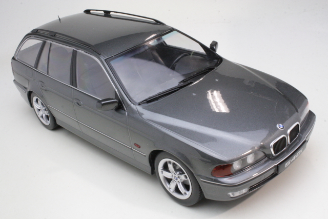 BMW 540i (e39) Touring 1997, harmaa