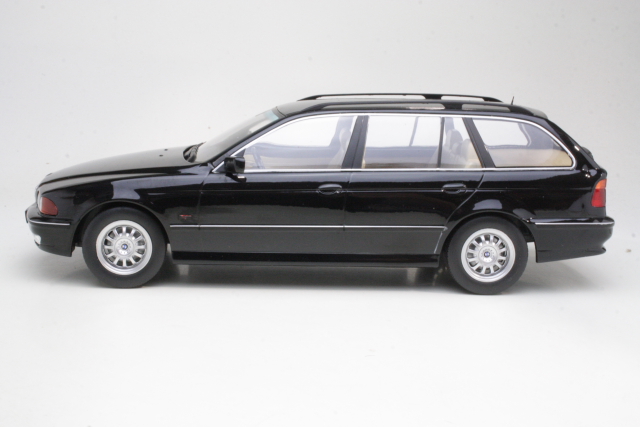BMW 520i (e39) Touring 1997, musta