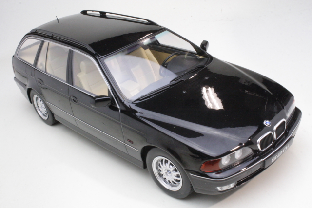 BMW 520i (e39) Touring 1997, musta
