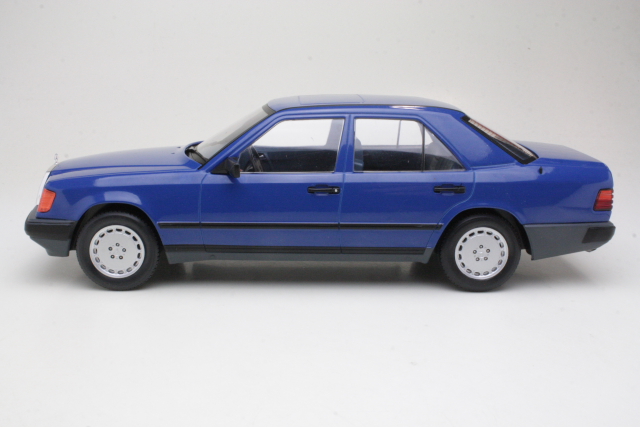 Mercedes 260E (w124) 1984, tummansininen