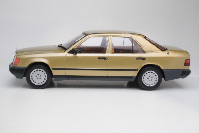 Mercedes 300E (w124) 1984, beige