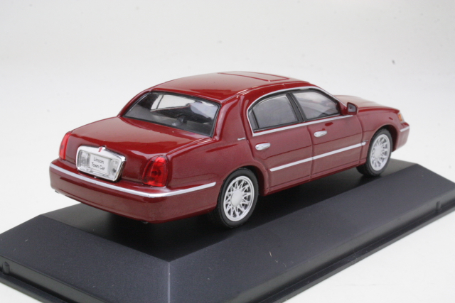 Lincoln Town Car 2000, punainen