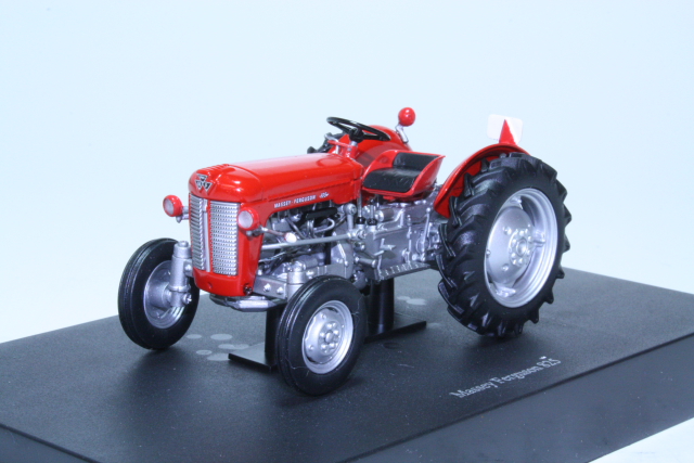Massey Ferguson 825, red 1:32