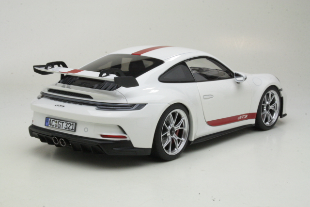 Porsche 911 GT3 2021, valkoinen