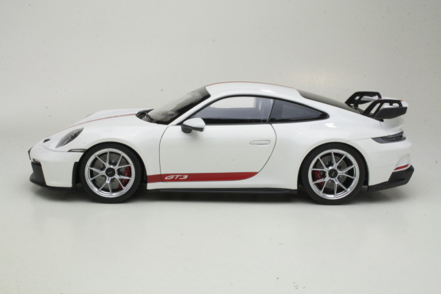 Porsche 911 GT3 2021, valkoinen