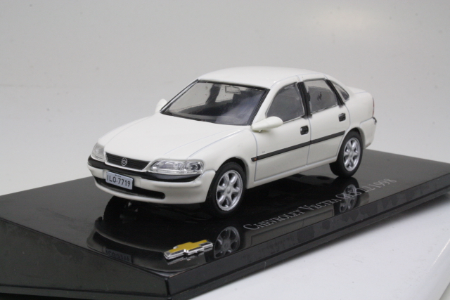 Chevrolet Vectra GLS 2.2 1998, white