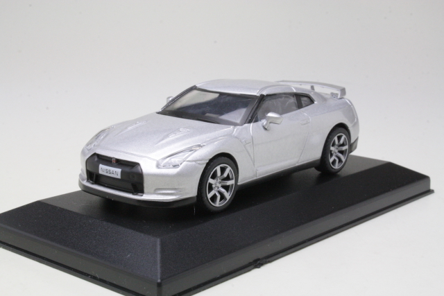 Nissan GT-R (R35) 2008, silver