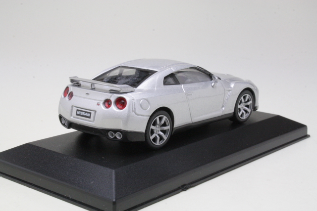 Nissan GT-R (R35) 2008, silver