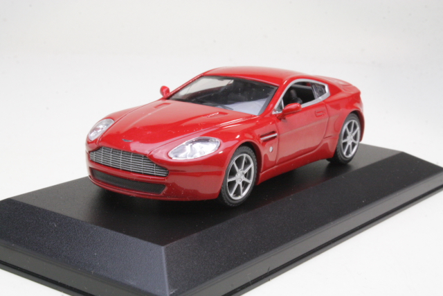 Aston Martin V8 Vantage 2005, punainen