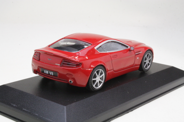 Aston Martin V8 Vantage 2005, punainen