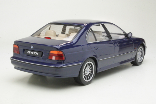 BMW 540i (E39) 1995, tummansininen