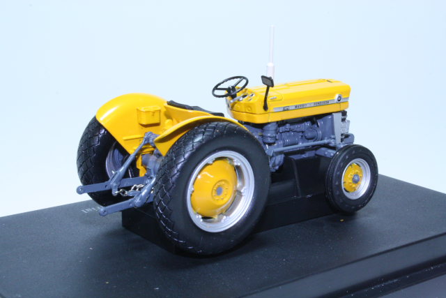 Massey Ferguson 135 Industrial Version, yellow 1:32