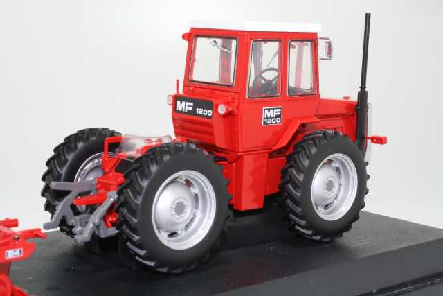 Massey Ferguson 1200 ja MF24 kyntöaurat - Sulje napsauttamalla kuva