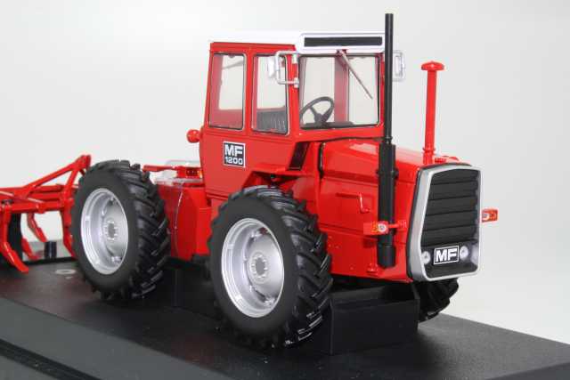 Massey Ferguson 1200 ja MF24 kyntöaurat - Sulje napsauttamalla kuva