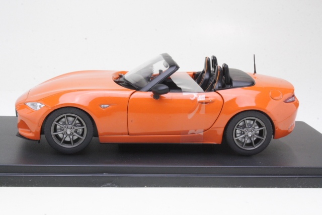 Mazda MX-5 Roadster 2019, orange