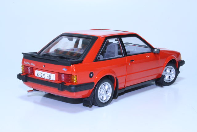 Ford Escort Mk3 XR3i 1983, punainen