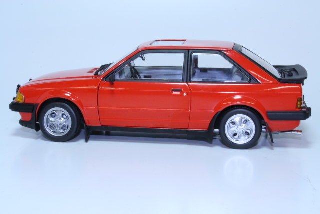 Ford Escort Mk3 XR3i 1983, punainen