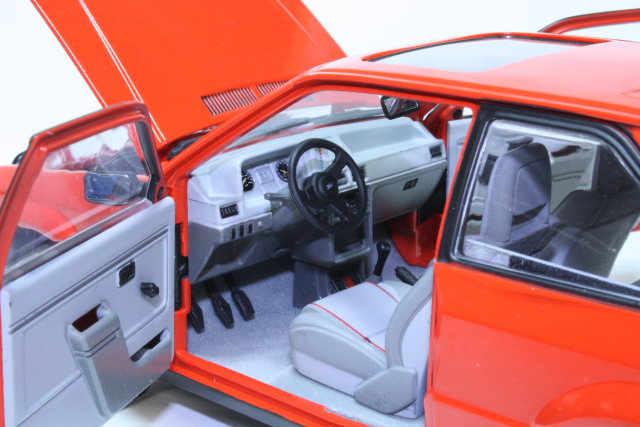 Ford Escort Mk3 XR3i 1983, punainen