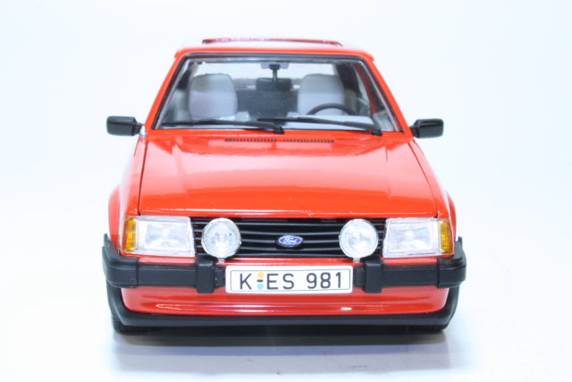 Ford Escort Mk3 XR3i 1983, punainen