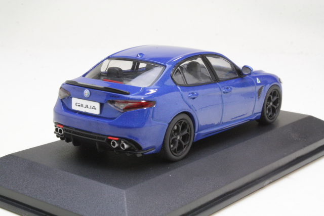 Alfa Romeo Giulia Quadrifoglio 2016, sininen