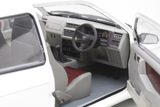 Ford Sierra RS500 Cosworth 1987, valkoinen