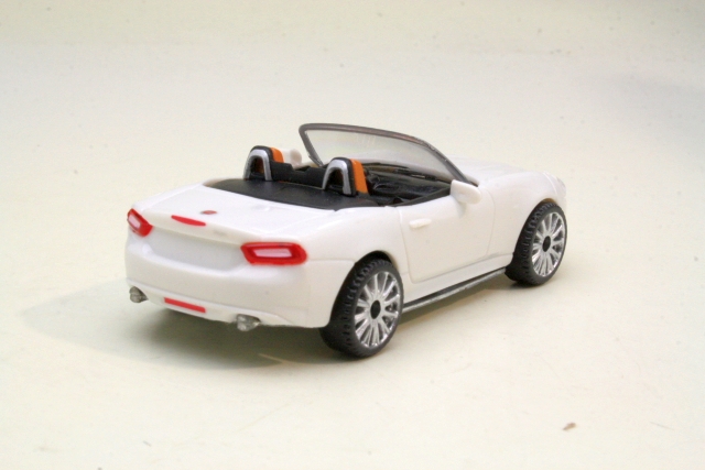 Fiat 124 Spider 2016, valkoinen