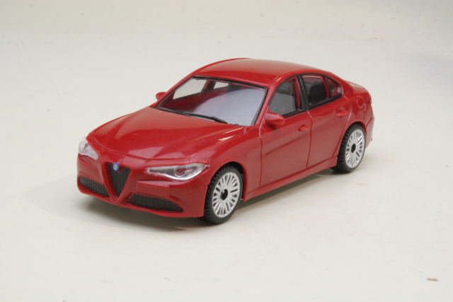 Alfa Romeo Giulia 2015, punainen