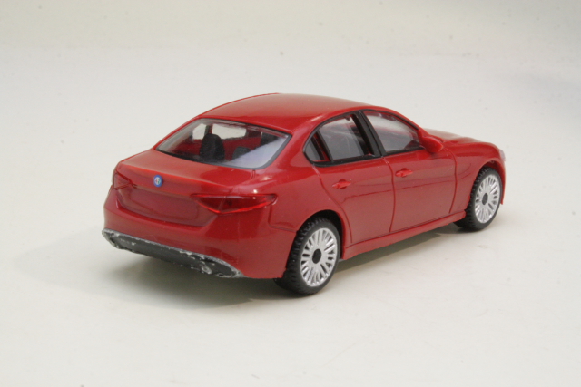 Alfa Romeo Giulia 2015, punainen